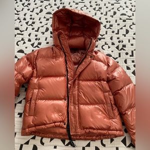 Aritzia shorty super puff coral. Great condition.